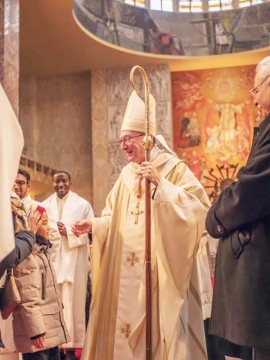 Italia – "Una iglesia tan grande" para "algo muy grande". El Cardenal Parolín en el "Don Bosco" de Roma