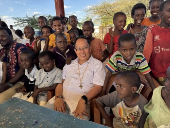 Kenya - Le P. Alfred Maravilla, Conseiller Général pour les Missions, visite la mission salésienne de Korr