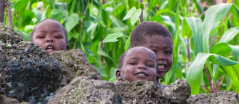 R.D. Congo - Matelas et moustiquaires pour les enfants de la maison Papy