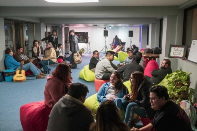 Chile – Abertura do "Espacio República", um ambiente comunitário para jovens do bairro universitário