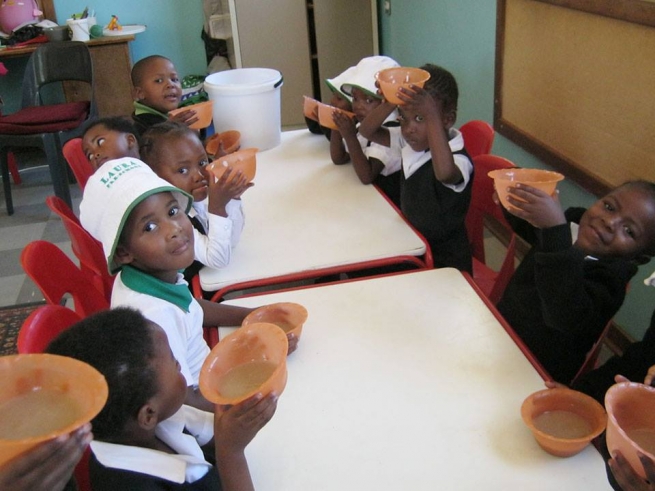 Ouganda - Meilleure nutrition pour les jeunes de "Don Bosco CALM" et de l'école primaire