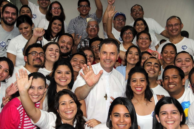 El Salvador - "My dear young people, you have to love life"