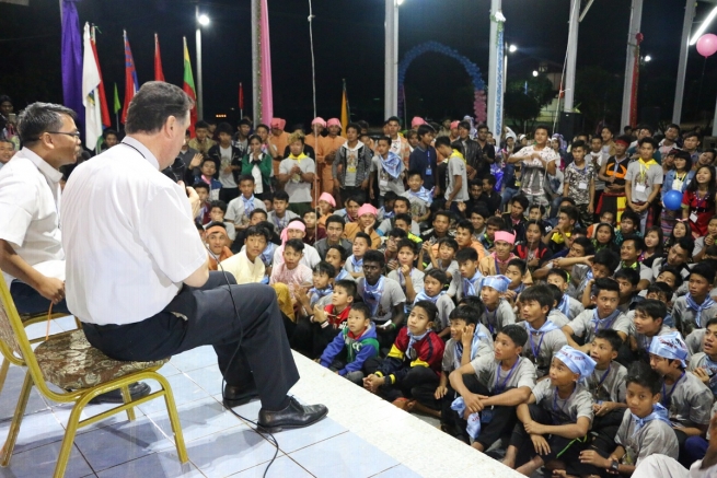 Myanmar - 700 young people warm the heart of the Rector Major
