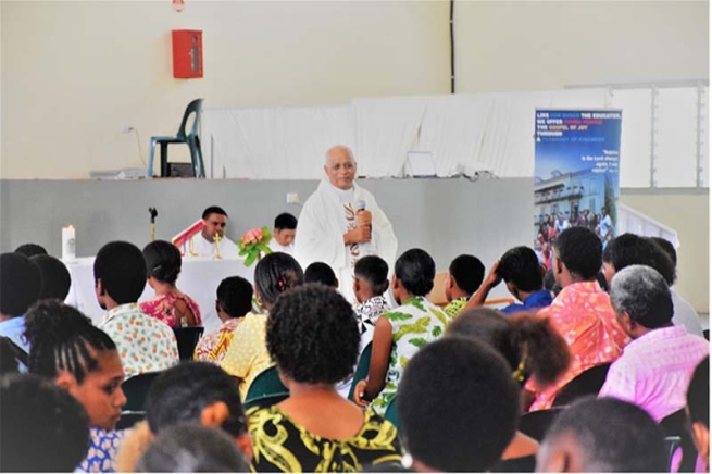 Islas Fiyi - Encuentro de jóvenes en la parroquia "Don Bosco