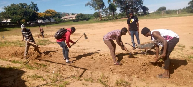 Tanzania – Lo spirito di volontariato dei giovani del “Don Bosco Iringa”