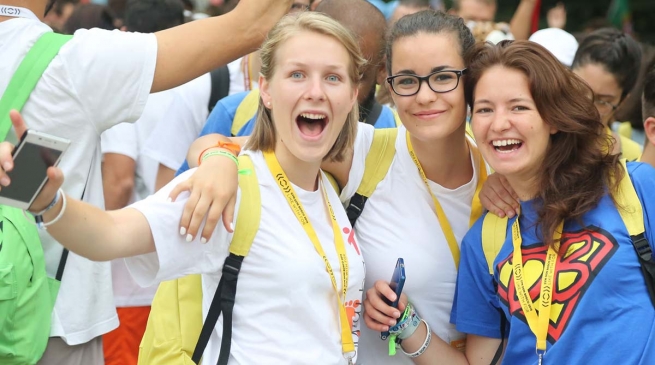 Caminhando ao lado dos jovens com esperança e realismo