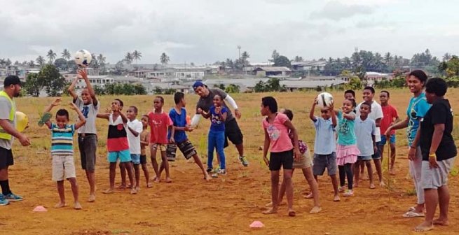 Fiji – “Todos somos misioneros con nuestra forma de servir a los jóvenes”