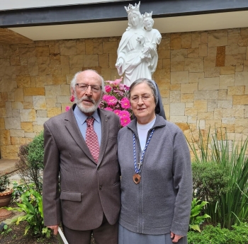 Colombie - Une reconnaissance des Anciens Élèves à la Mère Générale de l'Institut des FMA, Mère Chiara Cazzuola