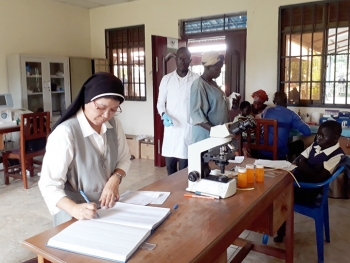 Sudan Południowy – Siostry miłości Jezusa przybliżają Ośrodek zdrowia “Don Bosco” w Gumbo