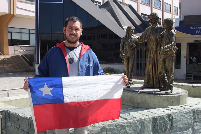 Ecuador – Cambió las matemáticas por la pasión a los jóvenes para estudiar psicología: El “licen”