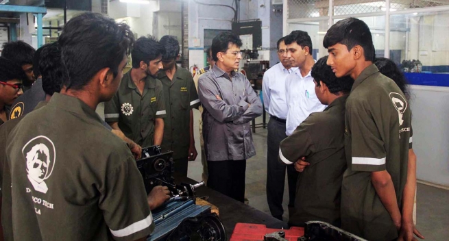Inde – Un Parlementaire visite l’Institut Technique Industriel ‘St Joseph’