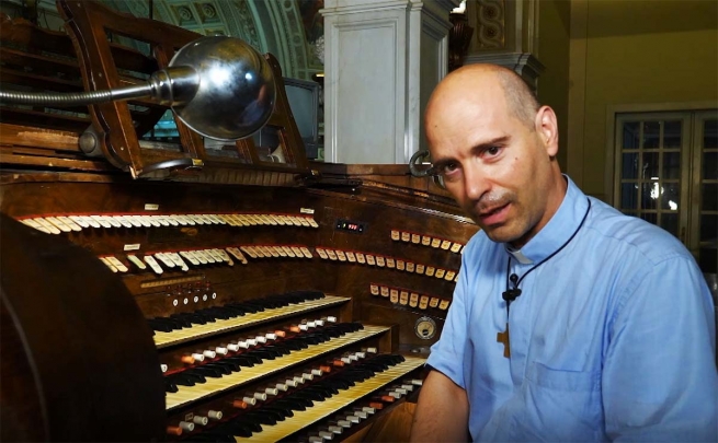 RMG – CG28: don Maurizio Palazzo relata la historia del organo "más grande de Piamonte"