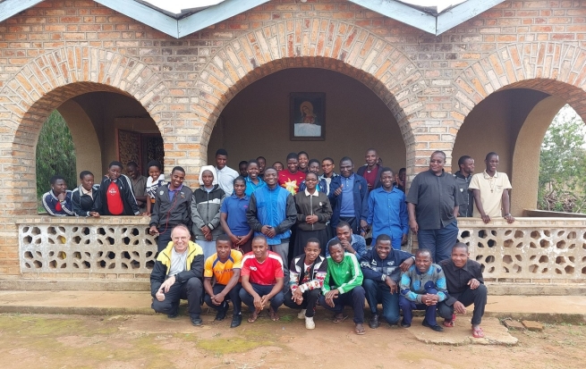 Tanzania – Centinaia di catechisti formati per la Chiesa tanzaniana: il “Centro di Formazione Catechistica” di Makalala-Mafinga