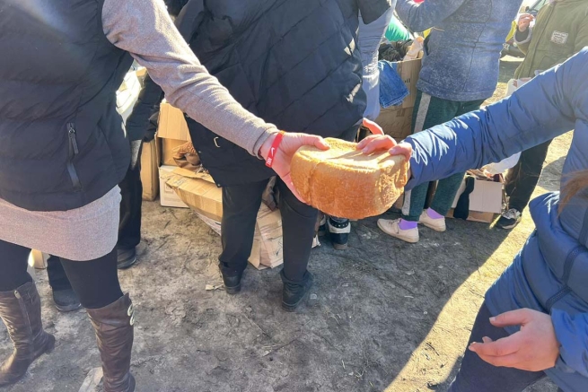 Ucraina – I salesiani aiutano gli abitanti di Lyman portando loro generi di prima necessità, cibo e sostegno spirituale