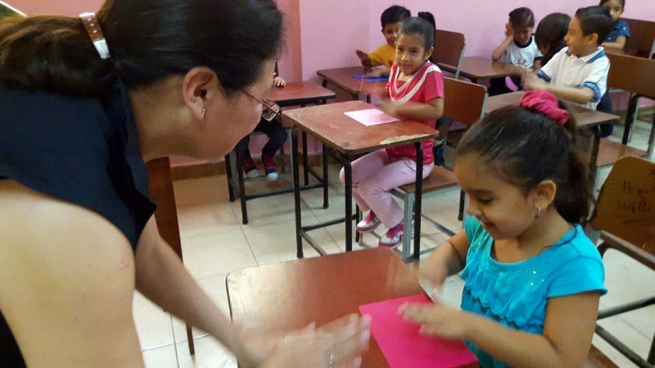 Equateur – Le tremblement de terre n’arrête pas l’éducation : enfants et jeunes retournent à l’école salésienne