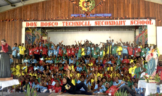 Papua New Guinea - Over 300 young people at "Wantok Bosco" of "Mary Help of Christians" parish in Rapolo