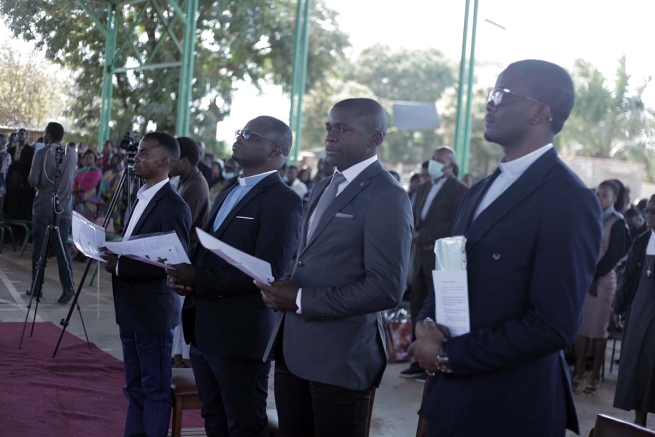 D.R. Congo - Perpetual profession of a Salesian Coadjutor and seven cleric candidates