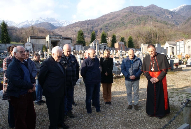 Italie - Le Cardinal Ángel Fernández Artime à Perosa Argentine rend hommage aux défunts Salésiens P. Emilio Galliano et P. Pietro et P. Luigi Zago