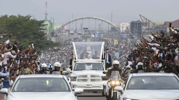 República Democrática del Congo - El Papa Francisco alienta a la nación: “Este país es un diamante de la Creación; pero todos ustedes son infinitamente más preciosos”