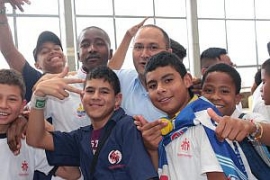 Colombia – Don Rafael Bejarano: “Speriamo che il processo di pace con le FARC permetta ai bambini di godere del loro status di bambini”