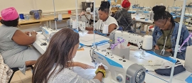 Afrique du Sud – Le programme de couture « Stitch Ahead » de l'Institut Salésien pour les Projets destinés à la Jeunesse lance une micro-entreprise