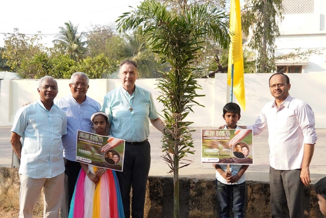 India – Il Rettor Maggiore dà il via alla campagna di piantumazione “GROW BOSCO” di Hyderabad