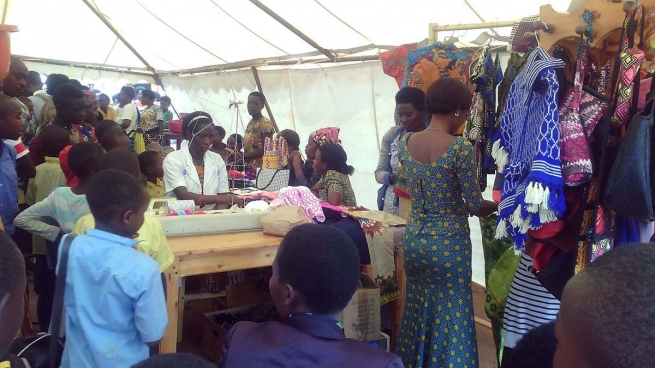 Rwanda – Crafts Exhibition and Sales from workshop for young mothers