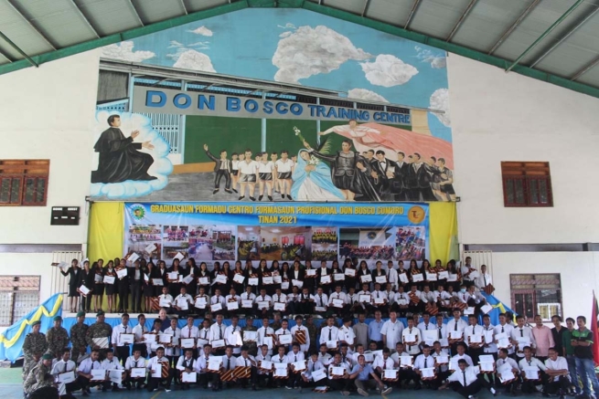 Timor Oriental - 153 alumnos del Centro de Formación “Don Bosco” de Comoro reciben su diploma