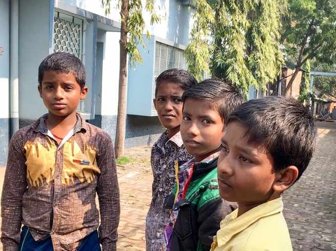 India - A school for children of tribal and marginalized people to break the cycle of poverty