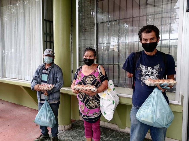 Costa Rica - O Centro Salesiano São Domingos Sávio oferece alimentos a famílias pobres