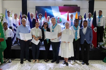 República Dominicana – Cardeal Ángel Fernández Artime e 800 jovens dominicanos plantam árvores em Villa Altagracia