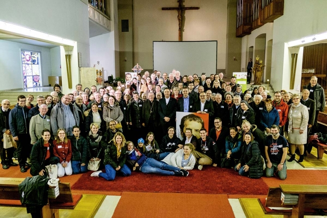 Áustria - O conselho do padre Á. F. Artime: "Olhar para cada pessoa como Deus a olharia"