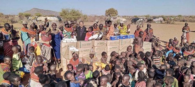 Kenya – La missione salesiana di Korr porta aiuti alla popolazione del deserto