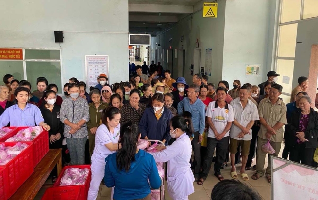 Vietnam – The Don Bosco Kỳ Anh Vocational Training Center offers meals to poor patients at the Kỳ Anh General Hospital