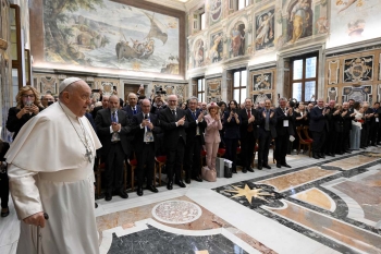 Vatican – Pope: Catholic communicators must promote communion in digital world