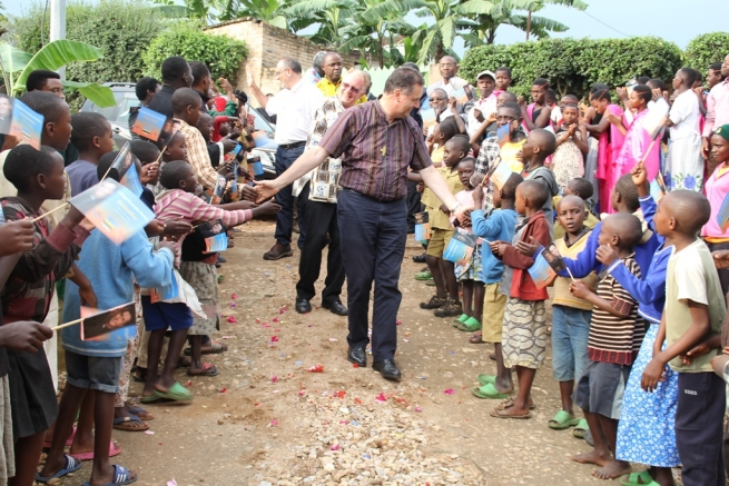 Rwanda – Il Rettor Maggiore: “un giovane che non ha Dio dentro di sé non può essere veramente felice”