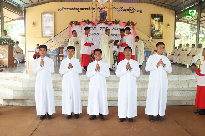 Myanmar – Prima professione di cinque giovani salesiani