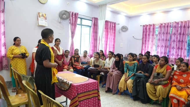 Inde - Une rencontre d'orientation professionnelle pour les jeunes femmes de Calcutta