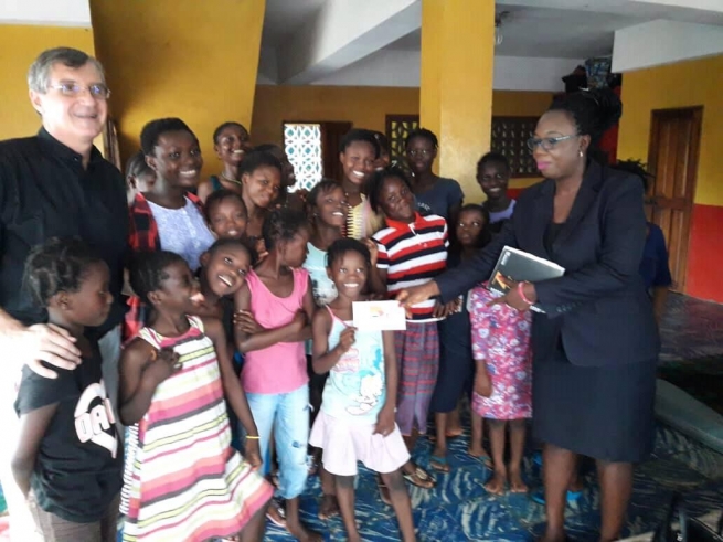 Sierra Leone – Girls return to their refurbished building after fire outbreak destroyed their home