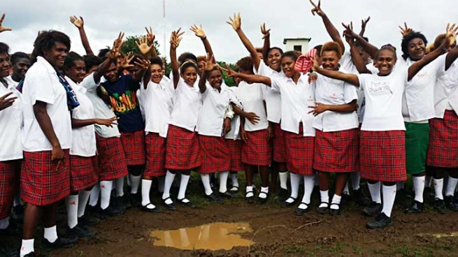 Papúa Nueva Guinea – Inauguración de una nueva escuela técnica de las Hermanas de la Caridad de Jesús