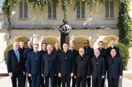 Italia – Il Rettor Maggiore e il suo Consiglio al lavoro, sotto lo sguardo di Don Bosco