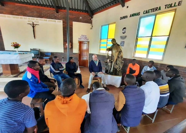 D.R. Congo - Fr. Basañes meets with novices making their first profession on August 15