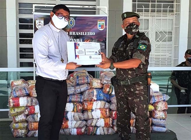 Brasil - El Centro Educativo Don Bosco de Natal recibe una tonelada y media de alimentos