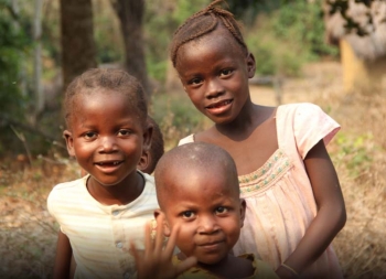 Spagna – La Giornata Internazionale dell’Infanzia e i diritti violati di tanti bambini e bambine