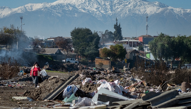 Chile – ‘Não é que eles queiram viver nesse mundo: não há alternativa’. Voluntários a serviço dos pobres