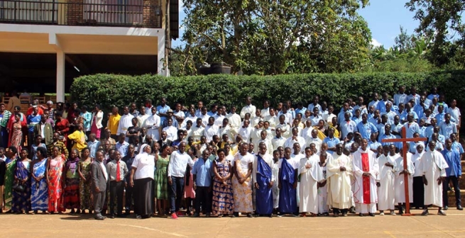 Rwanda – Il “Don Bosco Muhazi” celebra la festa di Maria Ausiliatrice con Messa, sacramenti e consegna dei diplomi