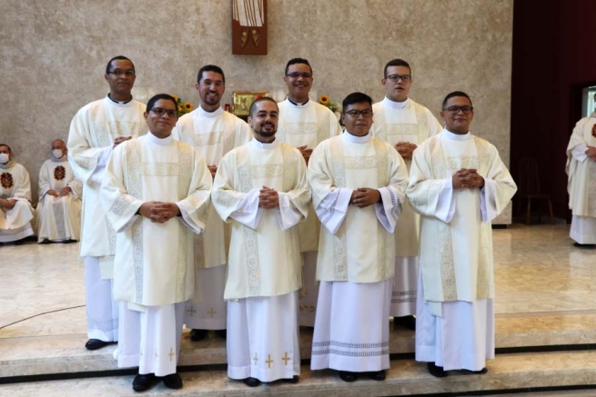 Brasile – Ordinazione diaconale di otto giovani salesiani
