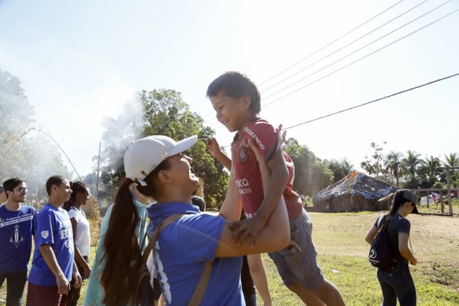 Brazil - Young university students collect food for indigenous Bororo and Xavante