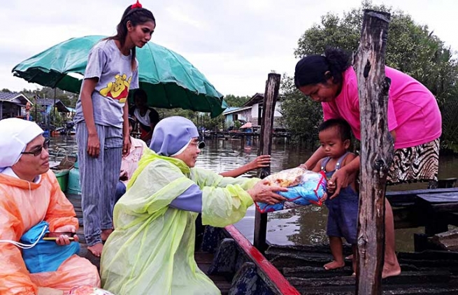 Tailandia - La Familia Salesiana socorre a las víctimas de las inundaciones