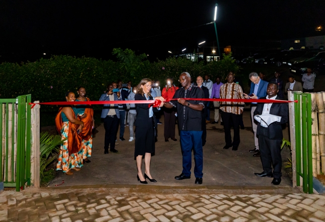 Ruanda – Embaixadora alemã marca presença na abertura do Centro de Hospitalidade Dom Bosco, em Kigali